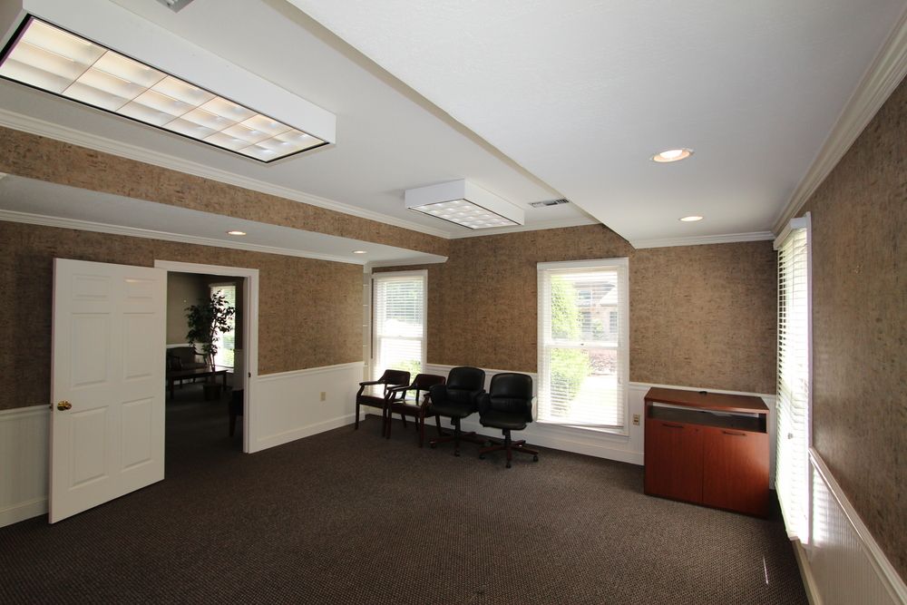 Office Space For Sale/Lease: 101 Madison Plz, Hattiesburg, MS 39402